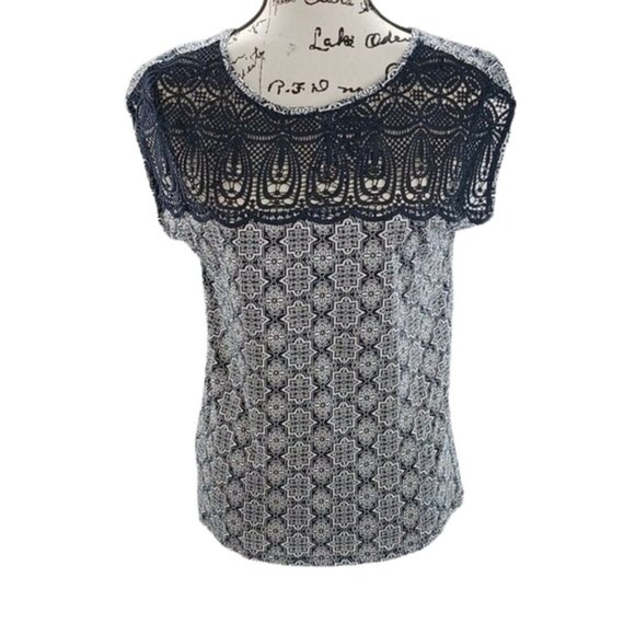 Ann Taylor Loft Blouse Black White Crochet Geometric Short Sleeve Size S - Picture 1 of 6